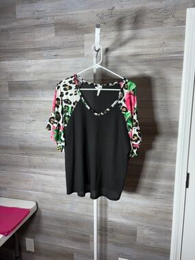 Black V-Neck Top with Floral Leopard Raglan Sleeves 2110